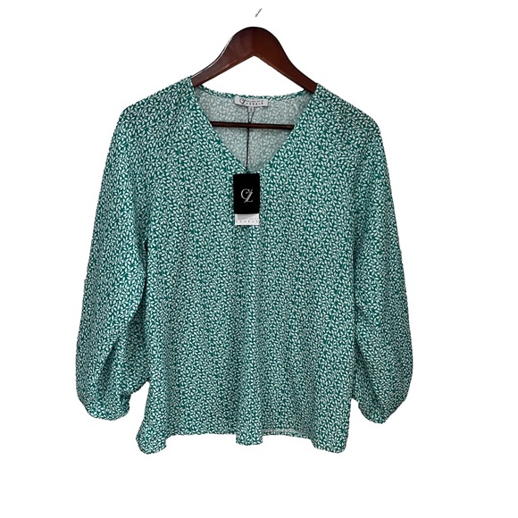 Cezele Tops - Cezele green v neck elastic cuffs size small